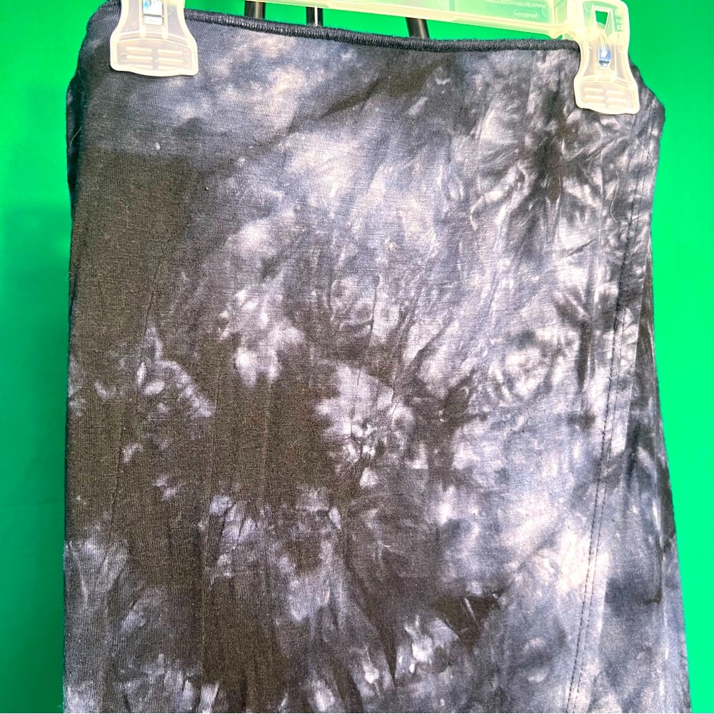 M/L Dyed Skirt Elastic Waist Good for Any Size Front Slit Good for Summer